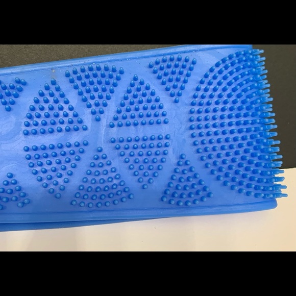 Exfoliating back scrubber for shower helps with back acne double sided massage - Picture 2 of 6